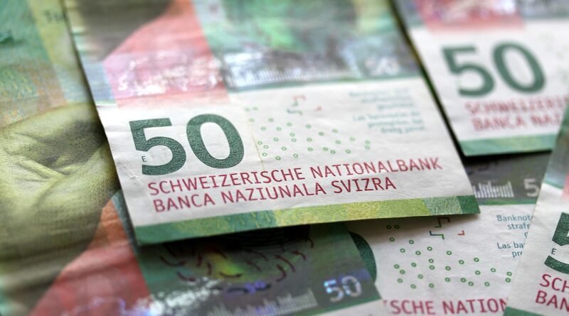 money, cash, bank notes, finance, wealth, economy, frank, swiss franc, savings, frank, swiss franc, swiss franc, swiss franc, swiss franc, swiss franc